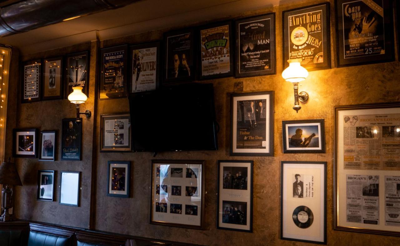 Brogans Bar & Hotel Trim Exterior foto
