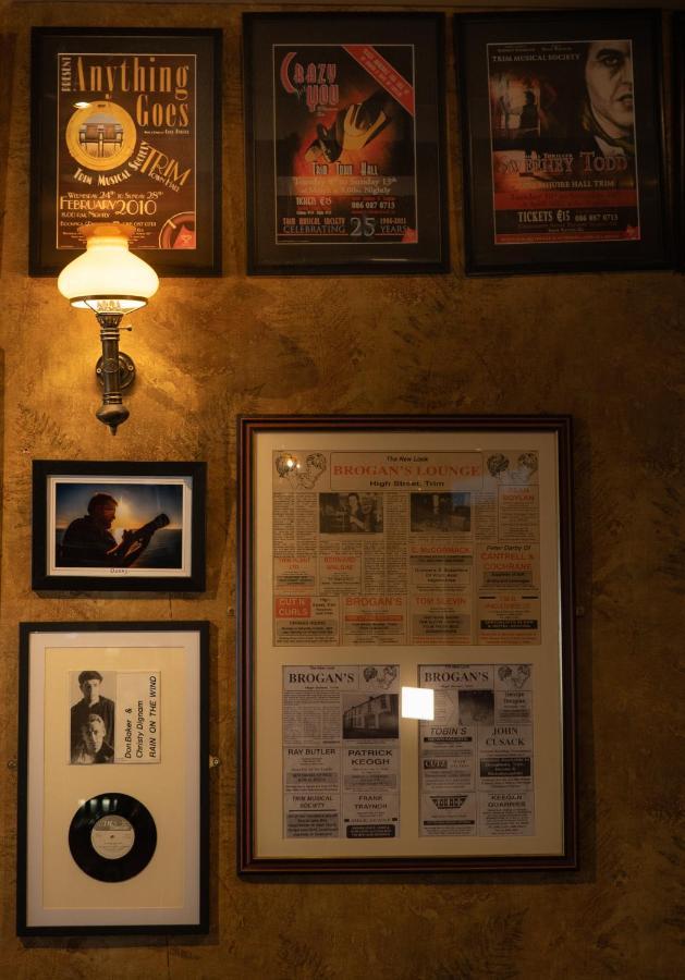 Brogans Bar & Hotel Trim Exterior foto