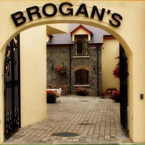 Brogans Bar & Hotel Trim Exterior foto